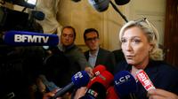Marine Le Pen, président du Front National, s'adresse aux médias, le 29 juin 2017 à l'Assemblée nationale à Paris [GEOFFROY VAN DER HASSELT / AFP]