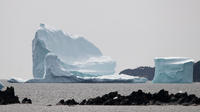 Seul 10 % de la surface des icebergs reste émergé, les 90 % restants sont sous l'eau