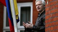 Le fondateur de Wikileaks, Julian Assange, fait une déclaration depuis le balcon de l'ambassade d'Equateur, le 19 mai 2017 à Londres [Daniel LEAL-OLIVAS / AFP/Archives]