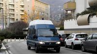 Un véhicule de la gendarmerie transportant Nordahl Lelandais, meurtrier présumé de la petite Maëlys, le 30 novembre 2017 à Grenoble [JEAN-PIERRE CLATOT / AFP/Archives]