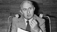 Le député Lucien Neuwirth lors d'un discours à l'Aassemblée nationale, le 15 juin 1978 [PIERRE GUILLAUD / AFP]