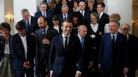Le président Macron (c) entouré du nouveau gouvernement, à l'Élysée, le 18 mai 2017 [PHILIPPE WOJAZER / POOL/AFP]