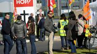 Manifestation de collaborateurs de la compagnie aérienne Hop! à Morlaix, dans l'ouest de la France, le 7 avril 2017 [FRED TANNEAU / AFP]
