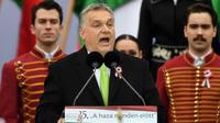 Le Premier ministre hongrois Viktor Orban s'adresse à ses partisans le 15 mars 2018 devant le Parlement à Budapest [Attila KISBENEDEK / AFP]