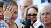 Emma Gonzalez, élève du lycée de Floride frappé par le tuerie, pendant son discours interpellant Donald Trump lors d'un rassemblement contre les armes à Fort Lauderdale le 17 février 2018  [RHONA WISE / AFP]