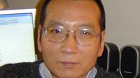 Photo prise le 14 mars 2005 à Canton du Chinois Liu Xiaobo, prix Nobel de la Paix 2010 [ / LIU FAMILY/AFP/Archives]
