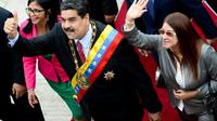 Le président du Venezuela, Nicolas Maduro, flanqué de son épouse Cilia Flores (d) et de la présidente de l'Assemblée constituante Delcy Rodriguez (g), le 15 janvier 2018 à leur arrivée à l'Assemblée nationale à Caracas [FEDERICO PARRA / AFP/Archives]