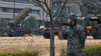 Un soldat japonais dédié à l'autodéfense à Tokyo, le 6 mars 2017 [KAZUHIRO NOGI / AFP/Archives]