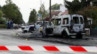 Deux véhicules de police brûlés le 8 octobre 2016 à Viry-Châtillon, où des policiers qui patrouillaient ont été attaqués avec des cocktails Molotov  [Thomas SAMSON / AFP/Archives]