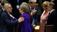 Le président de la Commission européenne Jean-Claude Juncker (g) accueille la Première ministre britannique Theresa May (2e g) et la chancelère allemande Angela Merkel (2e d), le 22 mars 2018 à Bruxelles [ERIC VIDAL / POOL/AFP]