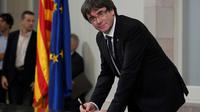 Le président catalan Carles Puigdemont, le 10 octobre 2017 à Barcelone [LLUIS GENE / AFP/Archives]