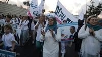 Des milliers de femmes israéliennes et palestiniennes marchent pour la paix de deux semaines à travers Israël et la Cisjordanie occupée pour "exiger un accord de paix" entre Israéliens et Palestiniens, le 8 octobre 2017  [MENAHEM KAHANA / AFP]