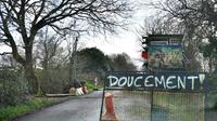Des plots et barrières bloquent une départementale traversant la zad de Notre-Dame-des-Landes, le 16 janvier 2018 près de Nantes [LOIC VENANCE / AFP]