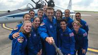La dernière sélection de candidats astronautes de la Nasa (sept hommes et cinq femmes), dont certains pourraient être les premiers à aller sur Mars, lors d'une cérémonie au Centre Spatial Johnson à Houston (Texas), le 7 juin 2017 [HO / NASA/AFP]