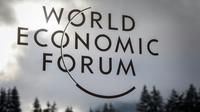Photo du logo du Forum économique mondial de Davos prise le 23 janvier 2018 durant la réunion annuelle à Davos (Suisse). [Fabrice COFFRINI / AFP]