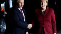 La Chancelière allemande Angela Merkel et le président russe Vladimir Poutine, le 19 octobre 2016 à Berlin [Odd ANDERSEN / AFP/Archives]