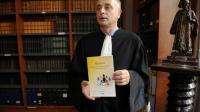 L'avocat Daniel Picotin présente son "Manifeste" contre les sectes, le 4 octobre 2012 à Bordeaux  [Jean-Pierre Muller / AFP/Archives]
