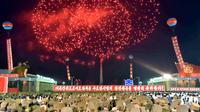 Photo fournie le 6 septembre 2017 par l'agence officielle nord-coréenne KCNA montrant une cérémonie à Pyongyang avec feu d'artifices pour célébrer le sixième test nucléaire [STR / KCNA VIS KNS/AFP]