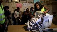 Le décompte des votes, le 8 août 2017 à Nairobi [LUIS TATO / AFP]