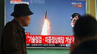 Image diffusée par la télévision sud-coréenne, le 5 avril 2017 à Séoul, d'un tir de missile nord-coréen [JUNG Yeon-Je / AFP/Archives]