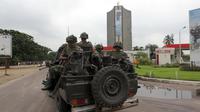 Des soldats congolais patrouillent dans une rue de Kinshasa, le 30 décembre 2013 [ / AFP]