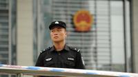 Les autorités chinoises bloquaient mercredi le mot "sosie" sur divers moteurs de recherche de l'internet, face aux rumeurs selon lesquelles l'ex-avocate Gu Kailai, reconnue coupable lundi de l'assassinat d'un Britannique, était représentée au tribunal par une doublure.[AFP]