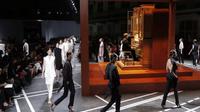 Des mannequins présentent des créations de la collection Givenchy, le 30 septembre 2012 à Paris [Pierre Verdy / AFP]