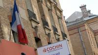 Entrée de l'hôpital Cochin à Paris [Kenzo Tribouillard / AFP/Archives]