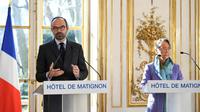 Le Premier ministre Edouard Philippe au côté d'Elisabeth Borne, la ministre des Transports, lors d'une conférence de presse à Paris, le 26 février 2018 [Eric FEFERBERG / AFP/Archives]