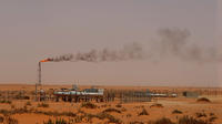 Une exploitation pétrolière de la compagnoe Aramco dans le désert saoudien.
