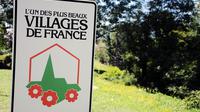 Un panneau indiquant une localité bénéficiant du label "L'un des plus beaux villages de France" [Pascal Pavani / AFP/Archives]