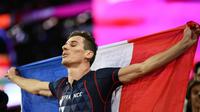 Le Français Pierre-Ambroise Bosse  savoure sa victoire en finale du 800 m aux Mondiaux, le 8 août 2017 à Londres  [Jewel SAMAD / AFP]