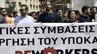 Des manifestants défilent lors d'une grève nationale de 24 heures contre de nouvelles mesures de rigueur en échange de la poursuite du versement de prêts internationaux, le 1er mai 2017 à Athènes [LOUISA GOULIAMAKI / AFP]