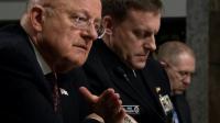 Le directeur du renseignement James Clapper (g) et de la NSA Michael Rogers (c) lors d'une audition devant le Sénat à Washington, le 5 janvier 2017 [JIM WATSON / AFP/Archives]
