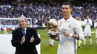 Cristiano Ronaldo devrait ajouter un 5e Ballon d'or à sa collection et égaler le record de Lionel Messi.