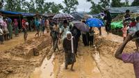 Des Rohingyas dans le camp de réfugiés de Kutupalong au Bangladesh, le 28 septembre 2017 [FRED DUFOUR / AFP]