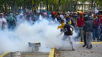 Heurts entre forces de l'ordre et étudiants anti-Maduro, le 4 mai 2017 à Caracas  [RONALDO SCHEMIDT / AFP]