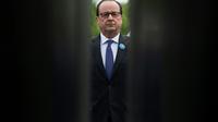Le président François Hollande, lors de la cérémonie de commémoration du 8 mai 1945, sur les Champs-Elysées à Paris, le 8 mai 2017  [JULIEN DE ROSA / POOL/AFP]