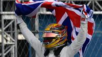 Le Britannique Hamilton (Mercedes) exulte après avoir remporté un 4e titre de champion du monde en F1 malgré une 9e place au GP du Mexique, le 29 octobre 2017 à Mexico City  [Ronaldo SCHEMIDT / AFP]