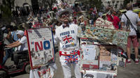 Un homme vêtu à l'effigie du Royaume-Uni, en prévision du passage du premier ministre David Cameron, à Gibraltar, le 16 juin 2016.