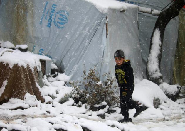Un enfant syrien dans un camp de réfugiés dans la ville syrienne de Quneitra, le 26 janvier 2018 [Mohamad ABAZEED / AFP/Archives]