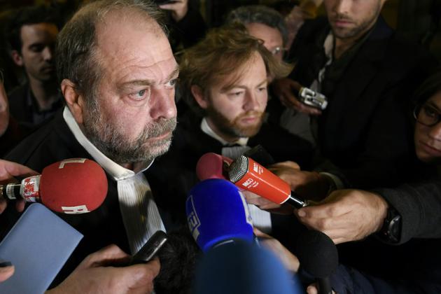 Eric Dupond-Moretti, répond aux journalistes à la sortie du procès de Abdelkader Merah, au tribunal à Paris, le 2 novembre 2017 [Lionel BONAVENTURE / AFP]