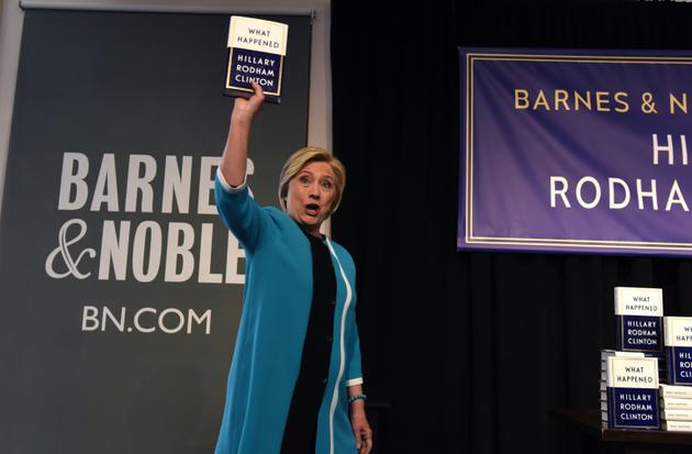 Hillary Clinton présente son livre "What Happened" ("Ça s'est passé comme ça") à New York, le 12 septembre 2017 [TIMOTHY A. CLARY / AFP]