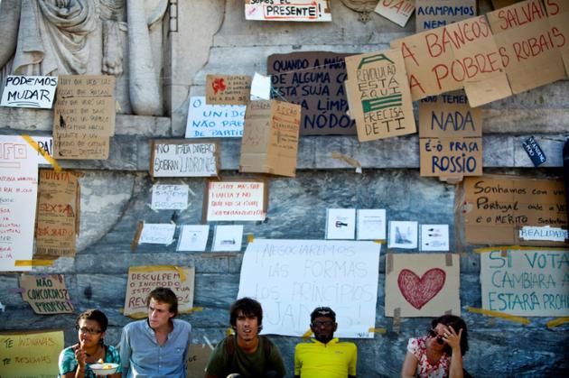 Des jeunes espagnols et portugais protestent contre la crise économique et le chômage à Lisbonne le 23 mai 2011 [PATRICIA DE MELO MOREIRA / AFP/Archives]