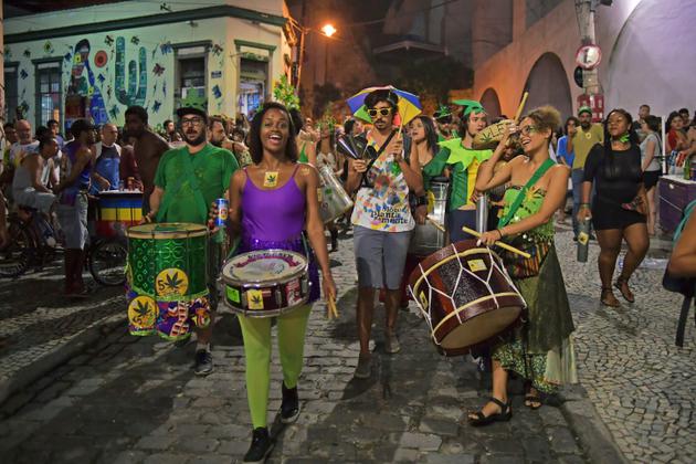 Défilé le 7 février 2018 dans les rues de Rio pendant le carnaval avec des femmes arborant le message "non c'est non" pour dénoncer le harcèlement sexuel [CARL DE SOUZA / AFP]