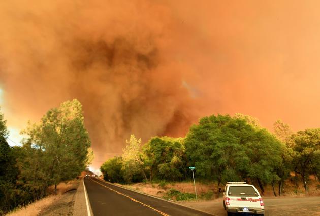 De la fumée dans le ciel d'Oroville, en Californie, le 8 juillet 2017 [JOSH EDELSON / AFP]