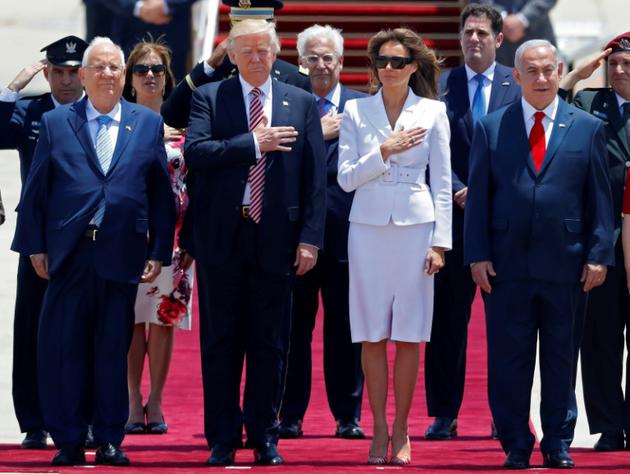 Le président américain Donald Trump (centre gauche) et son épouse Melania (centre droit) aux côtés du Premier ministre israélien Benjamin Netanyahu (D) et du président israélien Reuven Rivlin (G) à Tel Aviv, en Israël, le 22 mai 2017  [Jack GUEZ / AFP]