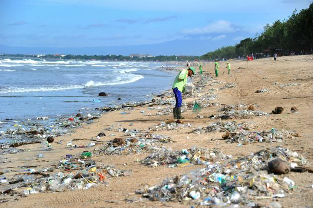 Un état d'"urgence déchets" déclaré à Kuta Beach à Bali, le 19 décembre 2017 [SONNY TUMBELAKA / AFP]