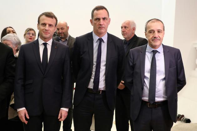 Emmanuel Macron (G), Gilles Simeoni et Jean Guy Talamoni, le 6 février 2018 à Ajaccio en Corse [Ludovic MARIN / POOL/AFP]