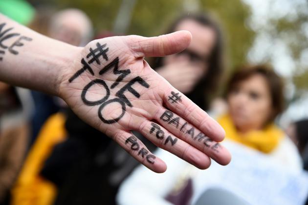Des centaines de personnes rassemblées pour dénoncer harcèlement, agressions sexuelles ou viols subis, le 29 octobre 2017 à Paris [Bertrand GUAY / AFP]